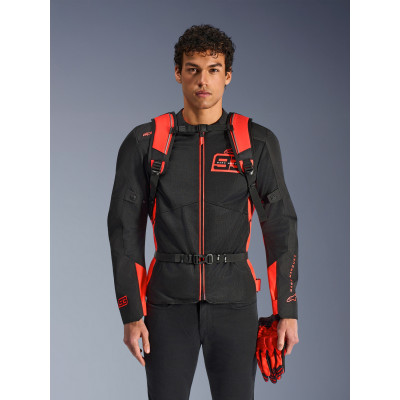 batoh AMP-3 MM93 kolekce, ALPINESTARS (červená fluo/červená/černá, objem 17 l) 2026