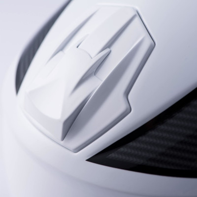 přilba SOLO, BLAUER (bílá, carbon, černá matná)