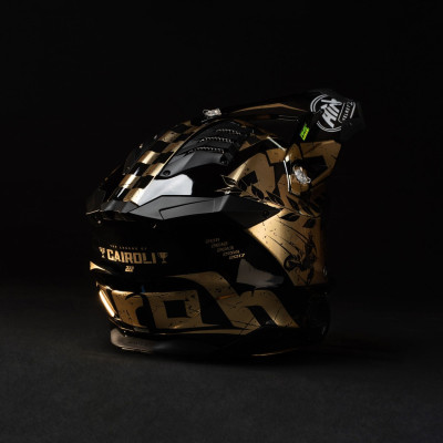 přilba AVIATOR 3.0 "TC 222 THE LEGEND" AIROH (černá/zlatá) 2025