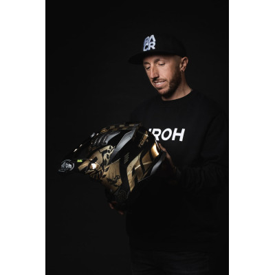 přilba AVIATOR 3.0 "TC 222 THE LEGEND" AIROH (černá/zlatá) 2025