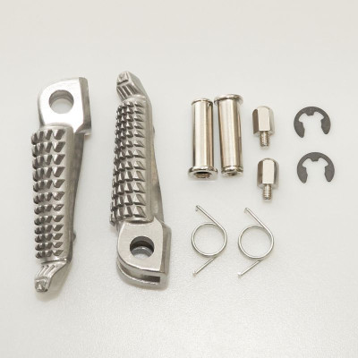 BIKETEC sada přední stupačky (řidiče) s montážní sadou KAWASAKI ZX-6R/ZX-10R '03-13, NINJA 650R '06-13, ER6 '09-10, KLE 650 '08-